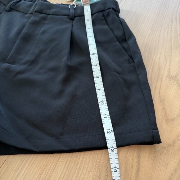 Halara - Black - Front pleat shorts - 3" - Size M - NWT - Picture 4 of 8
